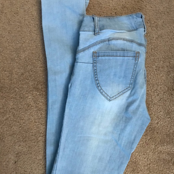 Skinny Jeans Very Flattering - Picture 3 of 3